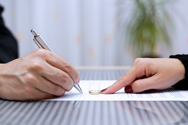 Signing a Divorce Decree